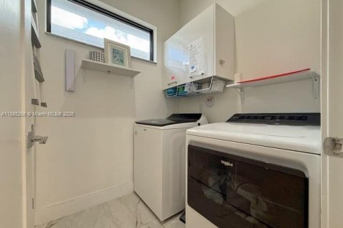 Casa en venta en Doral, Florida, 4 dormitorios, 209.68 m2 № 1941305 - foto 27