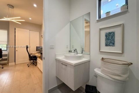 Casa en venta en Doral, Florida, 4 dormitorios, 209.68 m2 № 1941305 - foto 24
