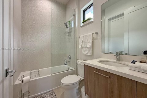 Casa en venta en Doral, Florida, 4 dormitorios, 209.68 m2 № 1941305 - foto 26
