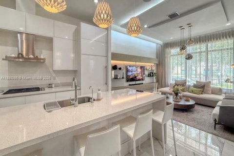 Casa en venta en Doral, Florida, 4 dormitorios, 209.68 m2 № 1941305 - foto 8