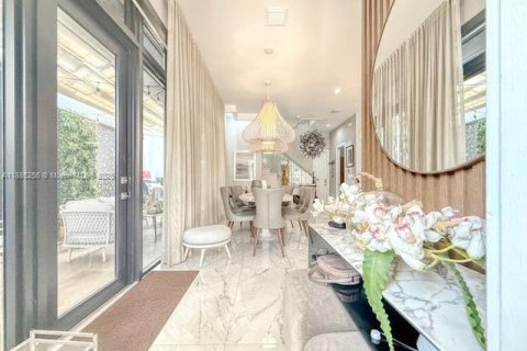 Casa en venta en Doral, Florida, 4 dormitorios, 209.68 m2 № 1941305 - foto 3