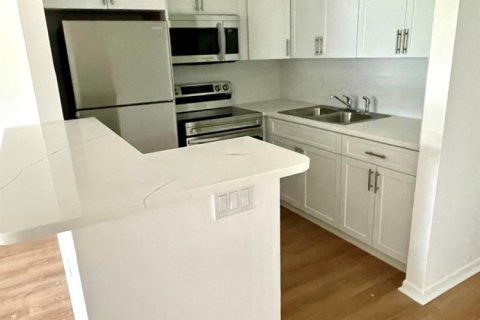 Снять в аренду кондоминиум в Уэст-Палм-Бич, Флорида 4 комнаты, 65.22м2, № 2242281 - фото 9