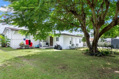 House in Miami, Florida 5 bedrooms, 158.03 sq.m. № 1929491 - photo 30