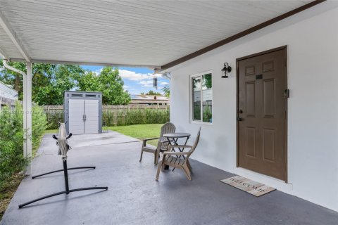 House in Miami, Florida 5 bedrooms, 158.03 sq.m. № 1929491 - photo 18