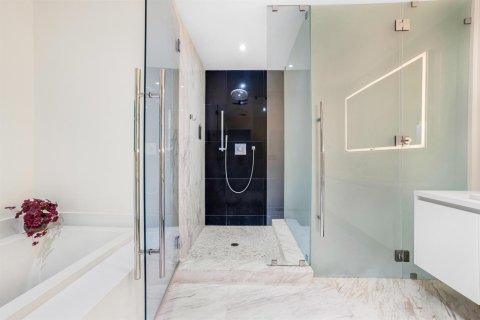 Condo in Fort Lauderdale, Florida, 3 bedrooms № 2154485 - photo 17