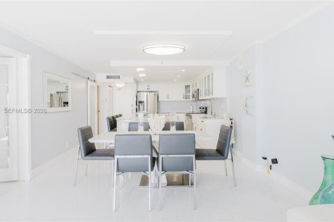 Condo in Miami Beach, Florida, 1 bedroom № 2178878 - photo 21