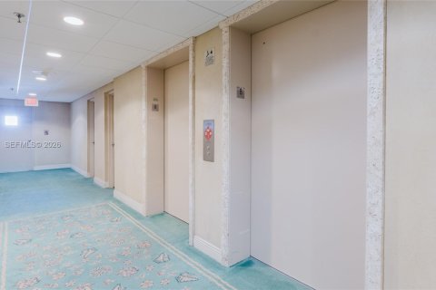 Condo in Miami Beach, Florida, 1 bedroom № 2178878 - photo 20