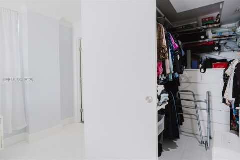 Condo in Miami Beach, Florida, 1 bedroom № 2178878 - photo 30
