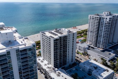 Condo in Miami Beach, Florida, 1 bedroom № 2178878 - photo 5