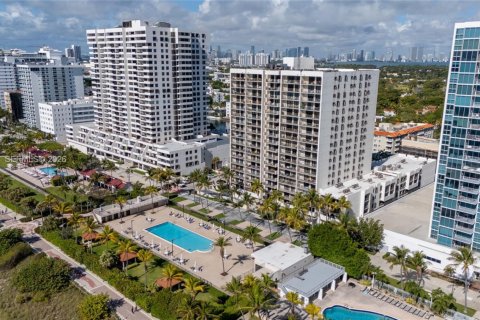 Condo in Miami Beach, Florida, 1 bedroom № 2178878 - photo 8