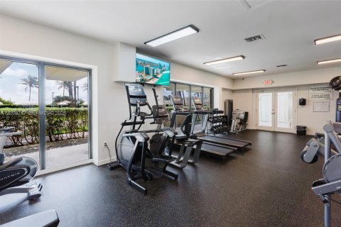 Condo in Miami Beach, Florida, 1 bedroom № 2178878 - photo 16
