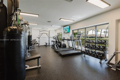 Condo in Miami Beach, Florida, 1 bedroom № 2178878 - photo 17
