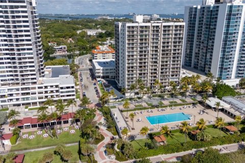 Condo in Miami Beach, Florida, 1 bedroom № 2178878 - photo 2