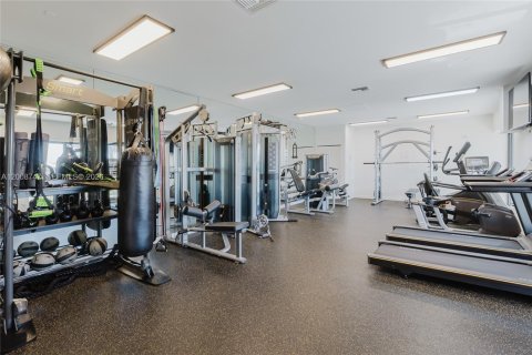 Condo in Miami Beach, Florida, 1 bedroom № 2178878 - photo 15