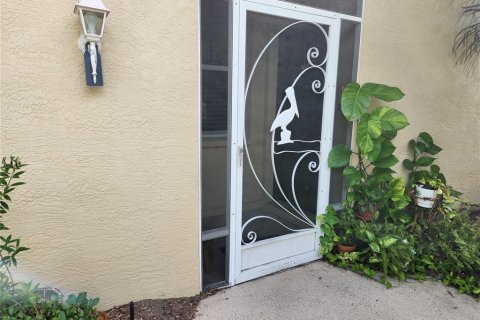 Condo in Sun City Center, Florida, 3 bedrooms  № 1919893 - photo 8
