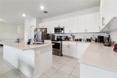 Casa en venta en Homestead, Florida, 5 dormitorios, 263.66 m2 № 1994626 - foto 6