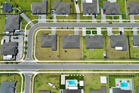 Casa en venta en Homestead, Florida, 5 dormitorios, 263.66 m2 № 1994626 - foto 27