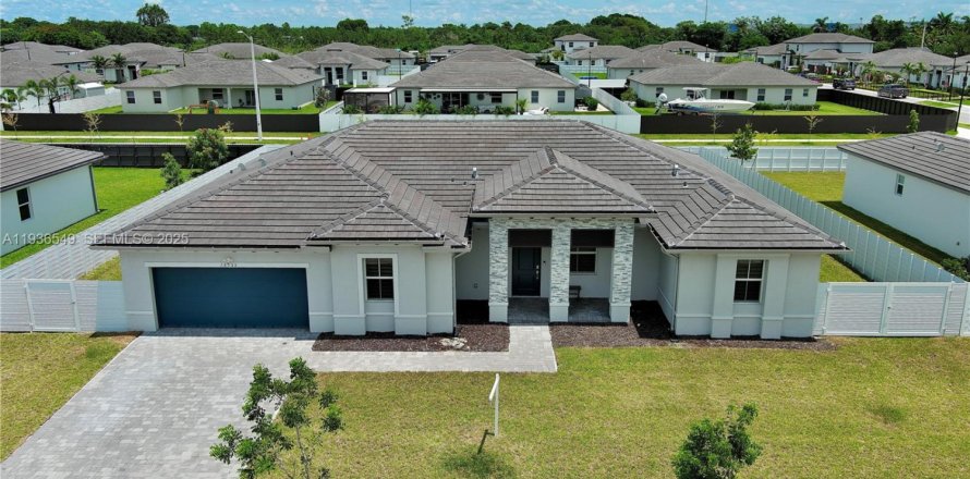 Casa en Homestead, Florida 5 dormitorios, 263.66 m2 № 1994626