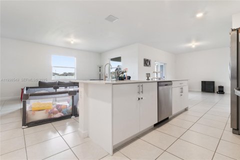 Casa en venta en Homestead, Florida, 5 dormitorios, 263.66 m2 № 1994626 - foto 8