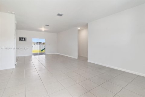 Casa en venta en Homestead, Florida, 5 dormitorios, 263.66 m2 № 1994626 - foto 3