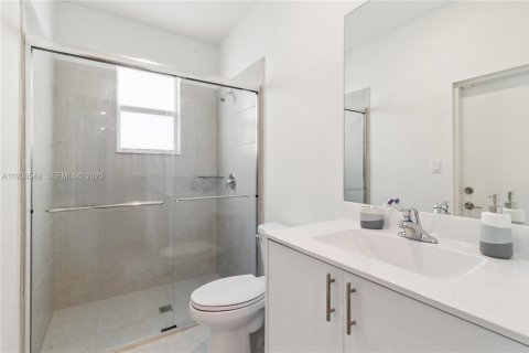 Casa en venta en Homestead, Florida, 5 dormitorios, 263.66 m2 № 1994626 - foto 17