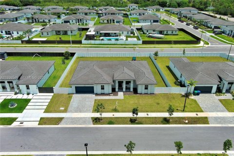 Casa en venta en Homestead, Florida, 5 dormitorios, 263.66 m2 № 1994626 - foto 25