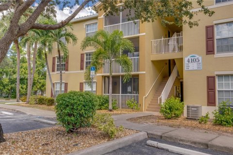 Condo in Fort Myers, Florida, 2 bedrooms  № 1861917 - photo 3