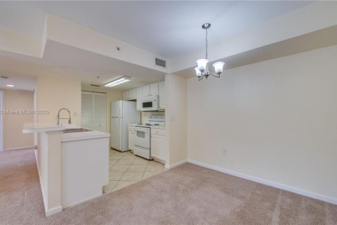 Condo in Fort Myers, Florida, 2 bedrooms  № 1861917 - photo 9