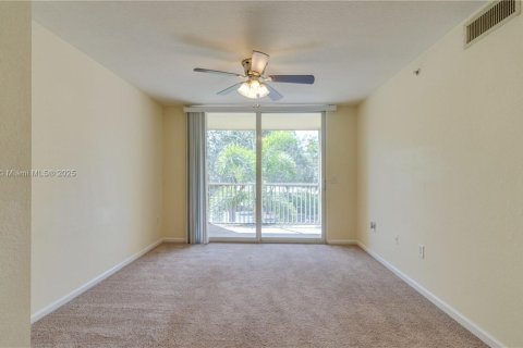 Condo in Fort Myers, Florida, 2 bedrooms  № 1861917 - photo 8