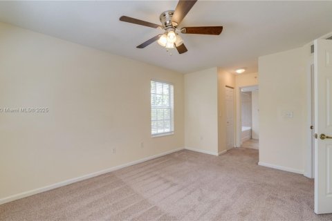 Condo in Fort Myers, Florida, 2 bedrooms  № 1861917 - photo 16