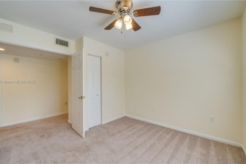 Condo in Fort Myers, Florida, 2 bedrooms  № 1861917 - photo 17