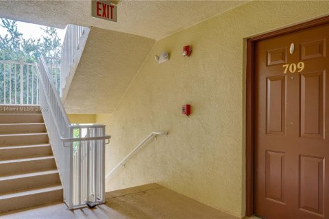 Condo in Fort Myers, Florida, 2 bedrooms  № 1861917 - photo 4