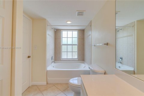Condo in Fort Myers, Florida, 2 bedrooms  № 1861917 - photo 11