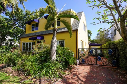 House in Miami, Florida 3 bedrooms, 203.64 sq.m. № 1633362 - photo 4