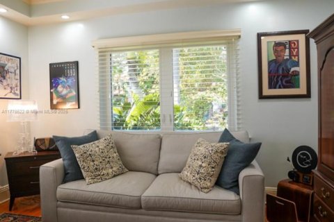 House in Miami, Florida 3 bedrooms, 203.64 sq.m. № 1633362 - photo 22