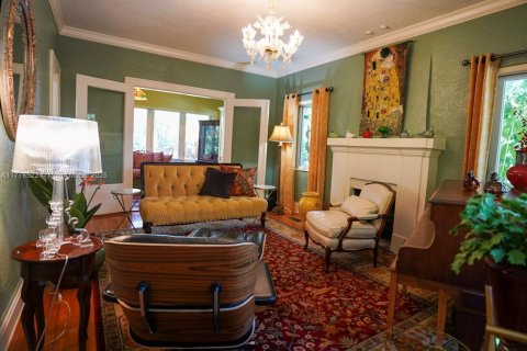 House in Miami, Florida 3 bedrooms, 203.64 sq.m. № 1633362 - photo 9