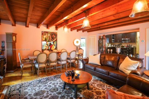 House in Miami, Florida 3 bedrooms, 203.64 sq.m. № 1633362 - photo 30