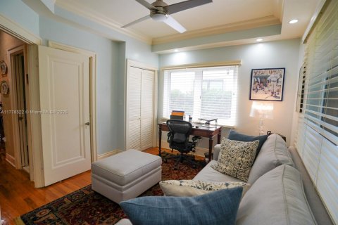 House in Miami, Florida 3 bedrooms, 203.64 sq.m. № 1633362 - photo 23