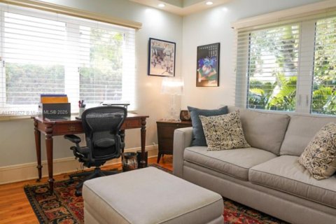 House in Miami, Florida 3 bedrooms, 203.64 sq.m. № 1633362 - photo 21