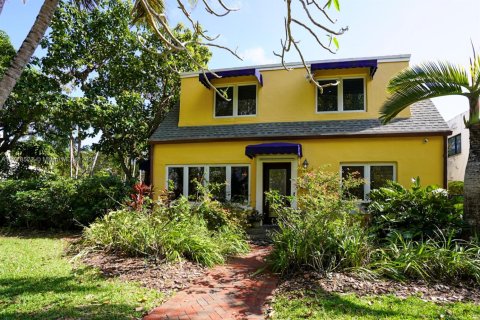 House in Miami, Florida 3 bedrooms, 203.64 sq.m. № 1633362 - photo 2