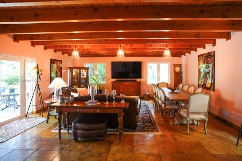 House in Miami, Florida 3 bedrooms, 203.64 sq.m. № 1633362 - photo 27