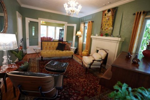 House in Miami, Florida 3 bedrooms, 203.64 sq.m. № 1633362 - photo 10