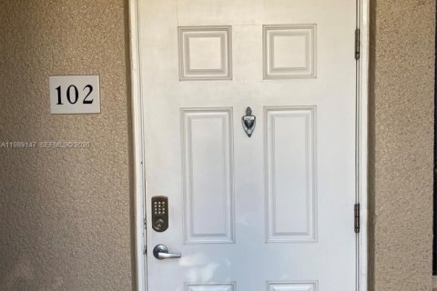 Apartamento en alquiler en Hutchinson Island South, Florida, 2 dormitorios, 102.38 m2 № 2057547 - foto 16