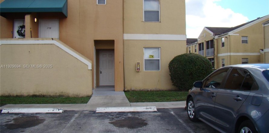 Condominio en Lauderhill, Florida, 2 dormitorios  № 1988786