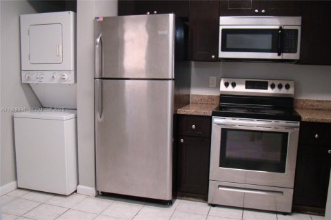 Condominio en alquiler en Lauderhill, Florida, 2 dormitorios, 79.43 m2 № 1988786 - foto 4