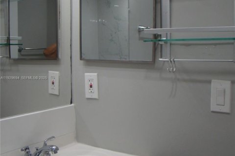 Condominio en alquiler en Lauderhill, Florida, 2 dormitorios, 79.43 m2 № 1988786 - foto 7