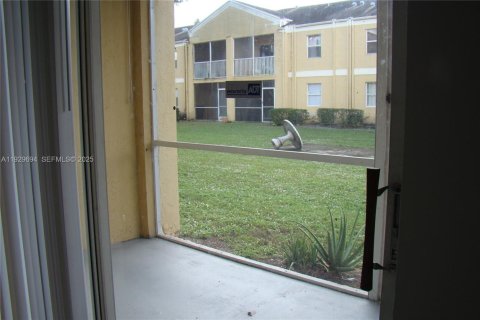 Condominio en alquiler en Lauderhill, Florida, 2 dormitorios, 79.43 m2 № 1988786 - foto 6