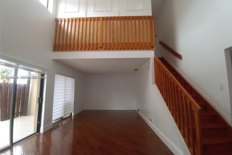 Townhouse in Hialeah, Florida 3 bedrooms, 146.97 sq.m. № 1994395 - photo 2