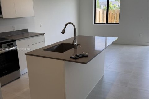 Купить таунхаус в Хомстед, Флорида 4 спальни, 154.78м2, № 2033602 - фото 3