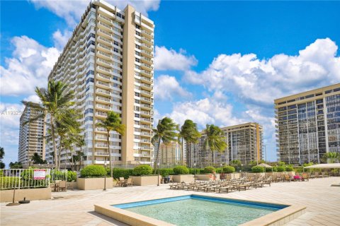 Condominio en venta en Hallandale Beach, Florida, 2 dormitorios, 124.49 m2 № 2034821 - foto 27